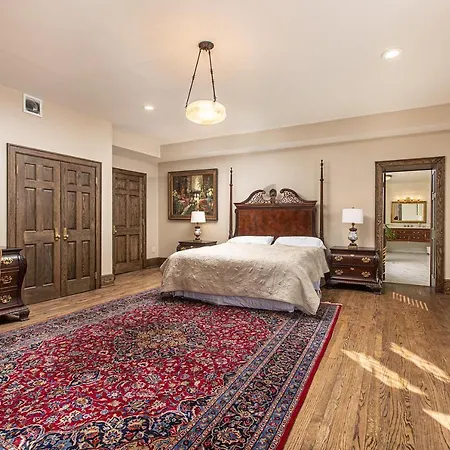 Frederick Stearns House Bed and Breakfast
